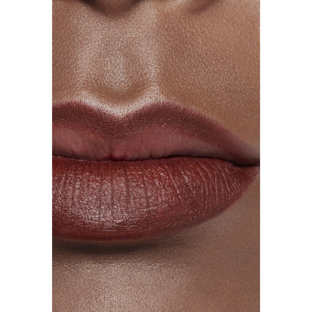 L&Aacute;PIZ CONTORNO DE LABIOS DE PRECISI&Oacute;N